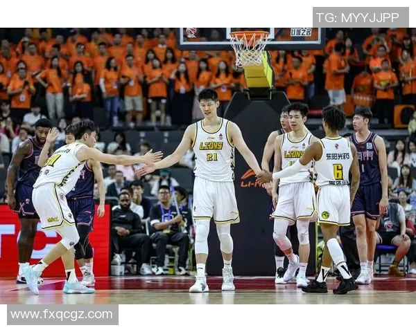 激情对决山东队迎战广州队直播CBA精彩瞬间不容错过